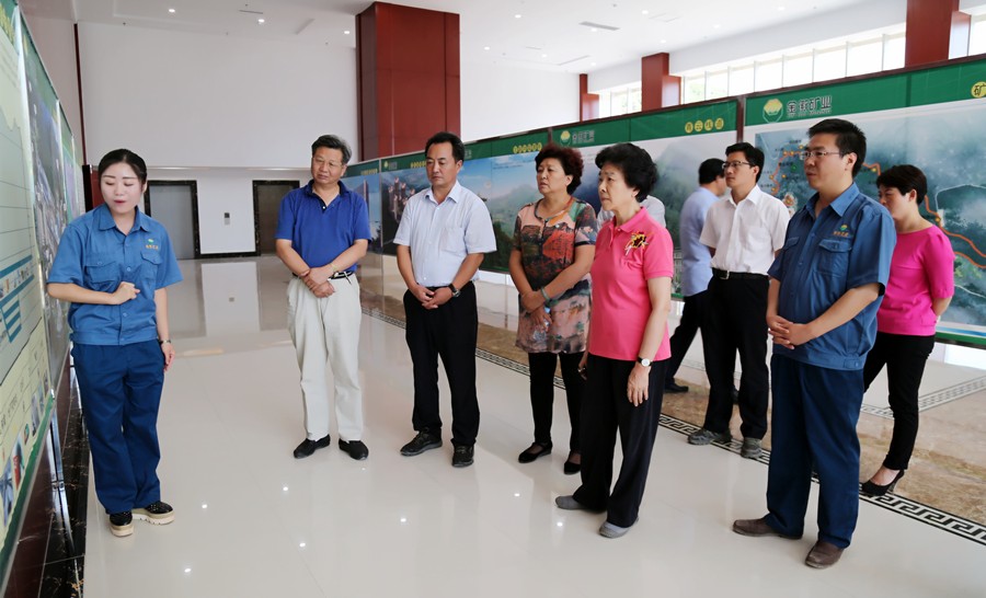 1-2015年8月，全國(guó)政協(xié)副主席、中國(guó)科學(xué)院院士王志珍一行蒞臨金徽股份調(diào)研。.jpg