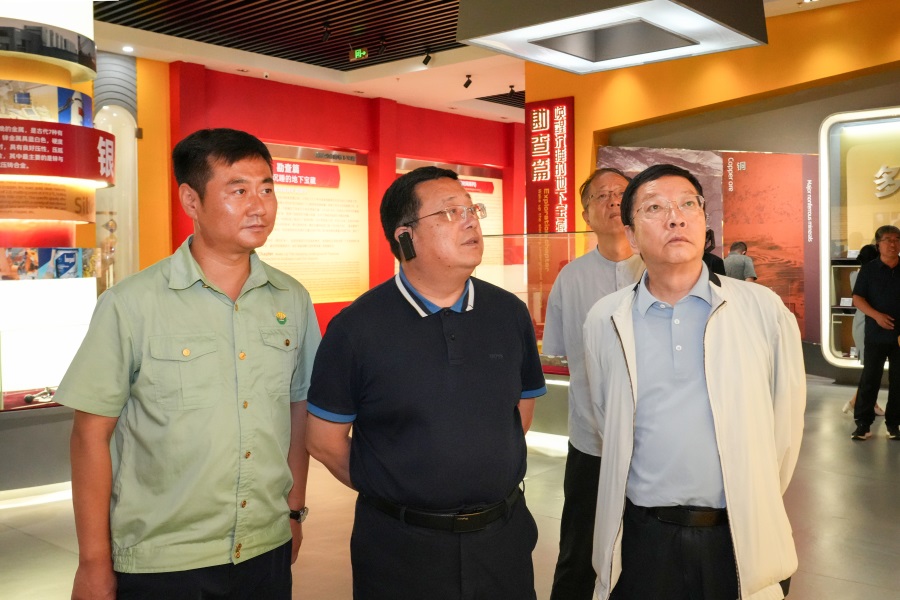 2024.06.23全國(guó)政協(xié)委員、 陜西省政協(xié)副主席、民建陜西省委會(huì)主委李忠民蒞臨金徽股份調(diào)研.jpg