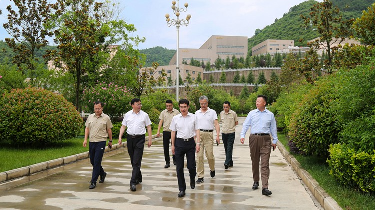 青海煤炭地質局調(diào)研組蒞臨金徽股份調(diào)研